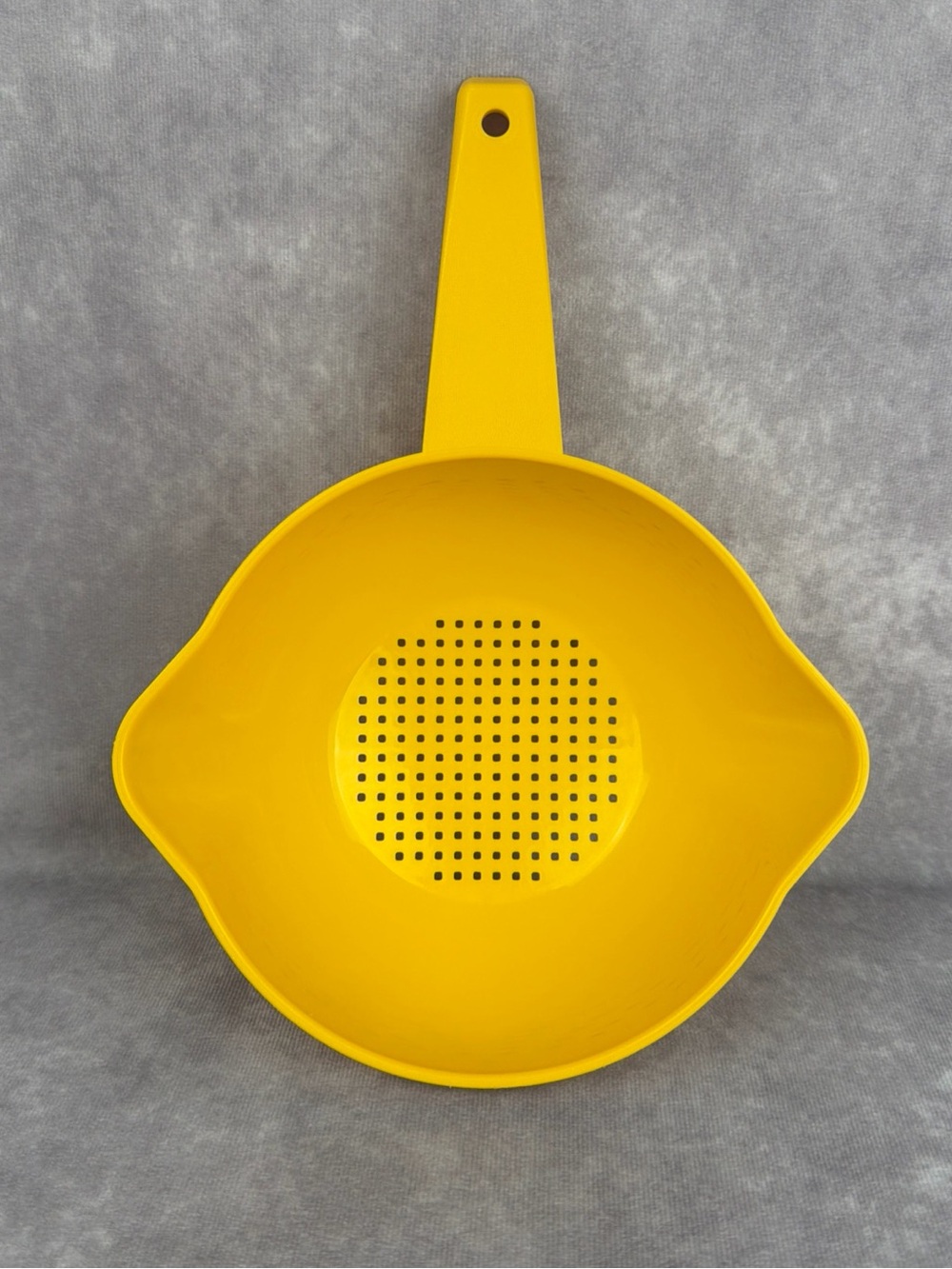 VTG Tupperware 1200-1 Lemon Yellow Strainer Colander Dual Pour Spouts
